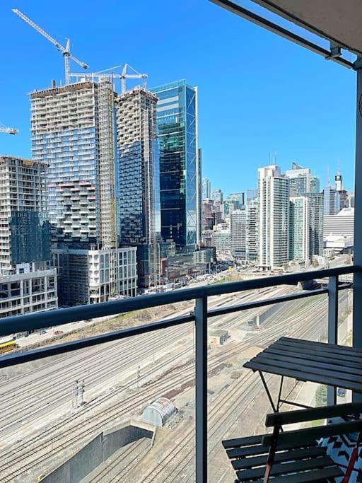 Upscale Downtown Toronto Condos By Cn Tower Exteriör bild